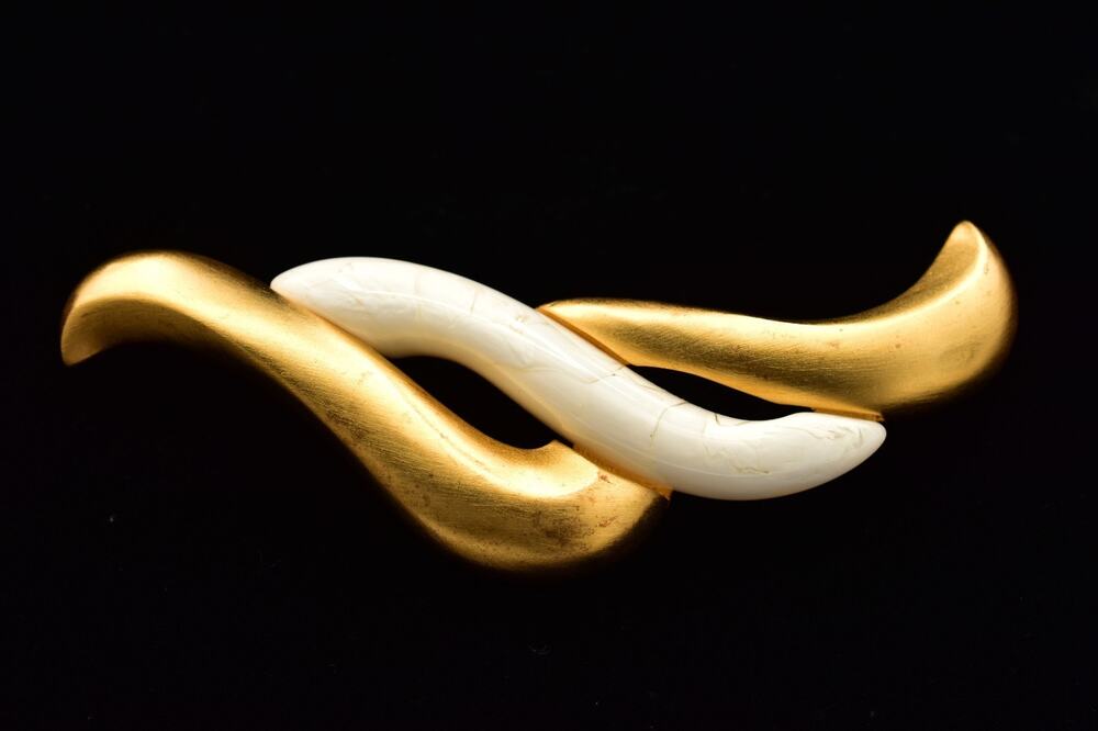 Givenchy Vintage Brushed Gold Sculptural Lucite Swirl Brooch Pin Signed BinBI